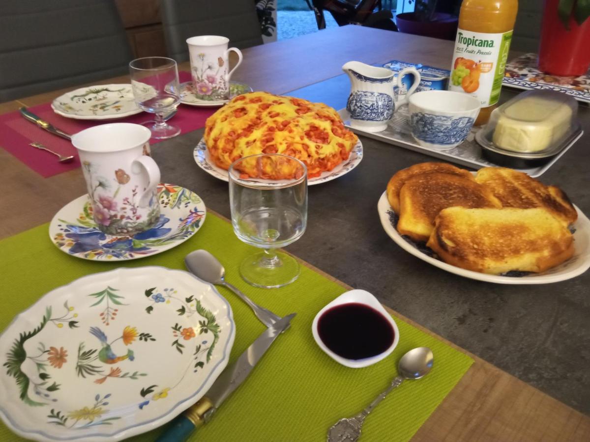 B&B Du Cerisier, Diner Sur Demande Noyers  エクステリア 写真