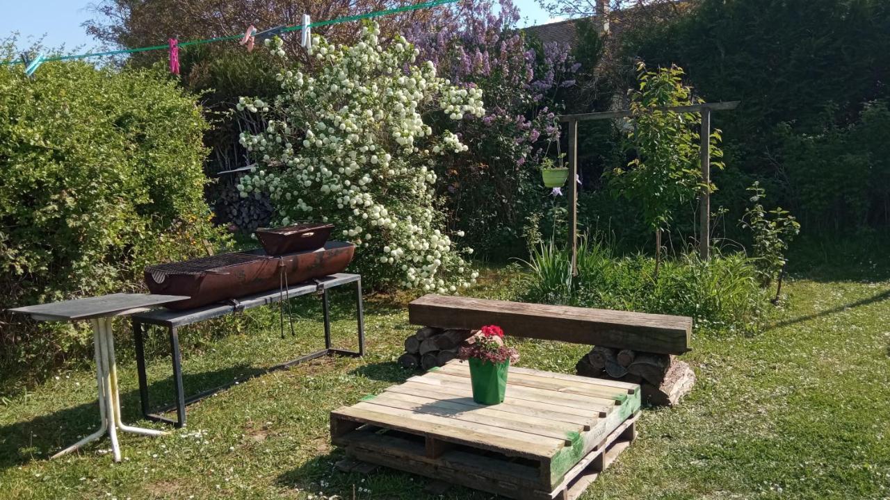 B&B Du Cerisier, Diner Sur Demande Noyers  エクステリア 写真